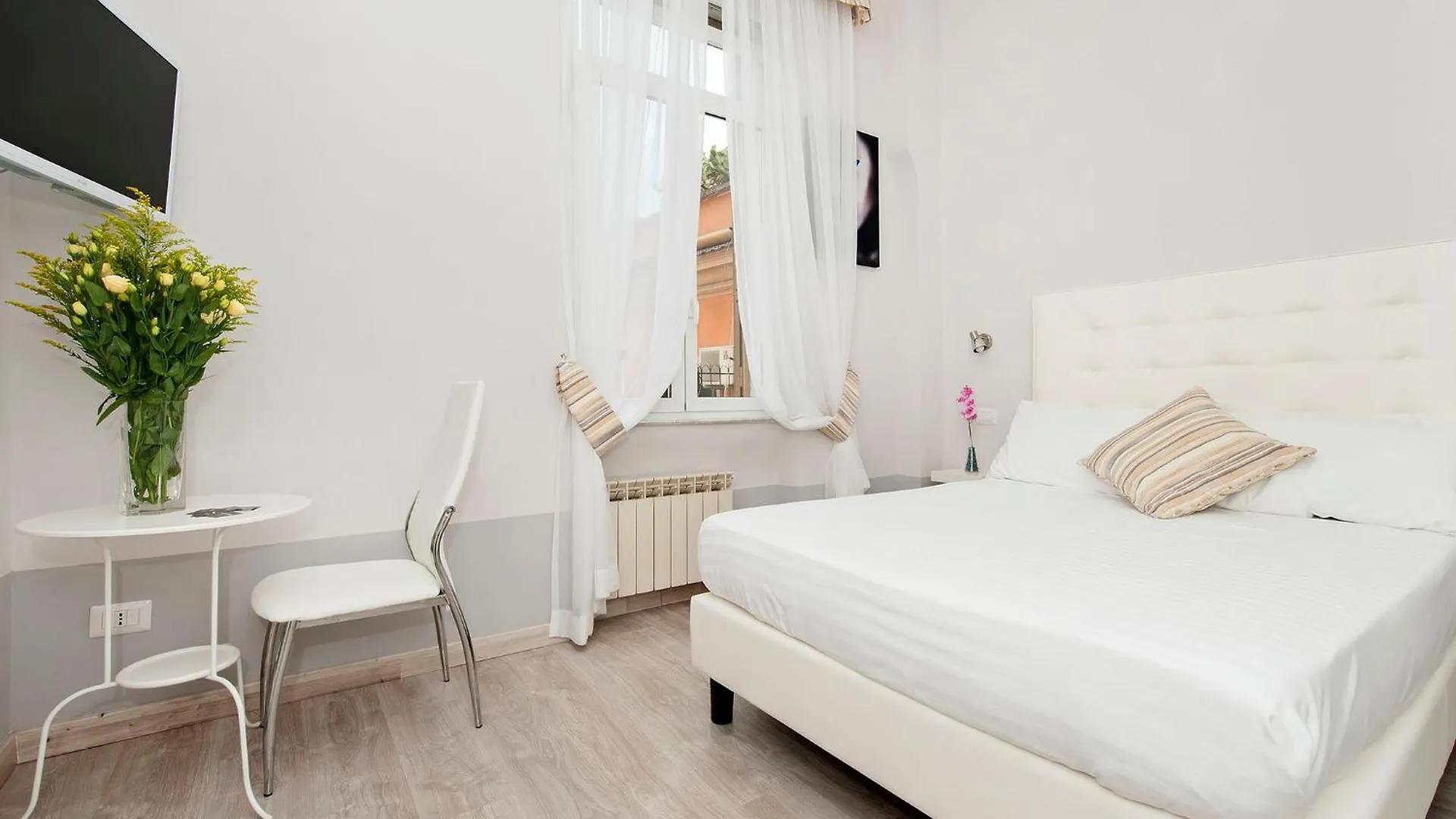 White Rooms Colosseo Rome Couette-café