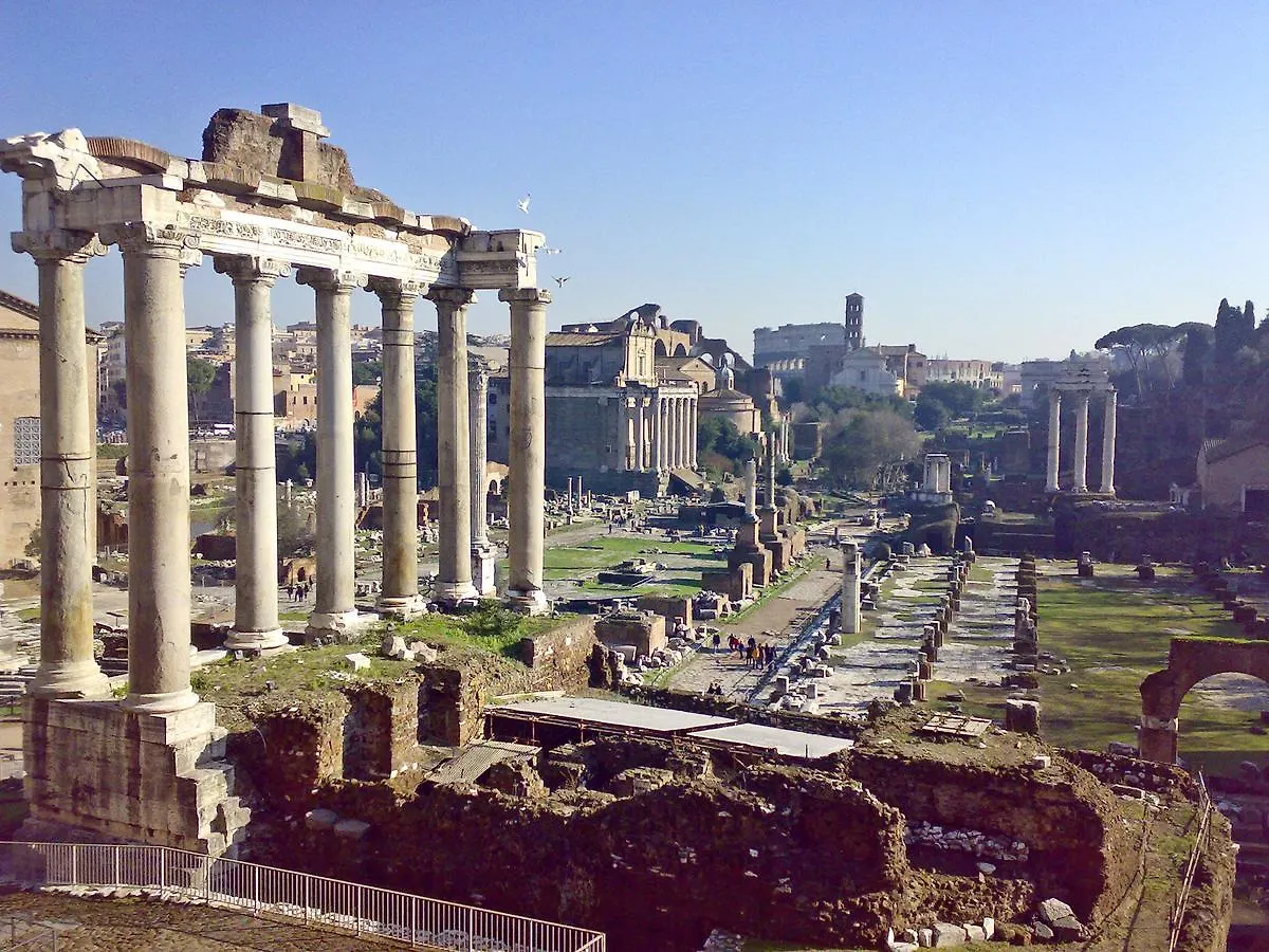 White Rooms Colosseo Rome 2*,