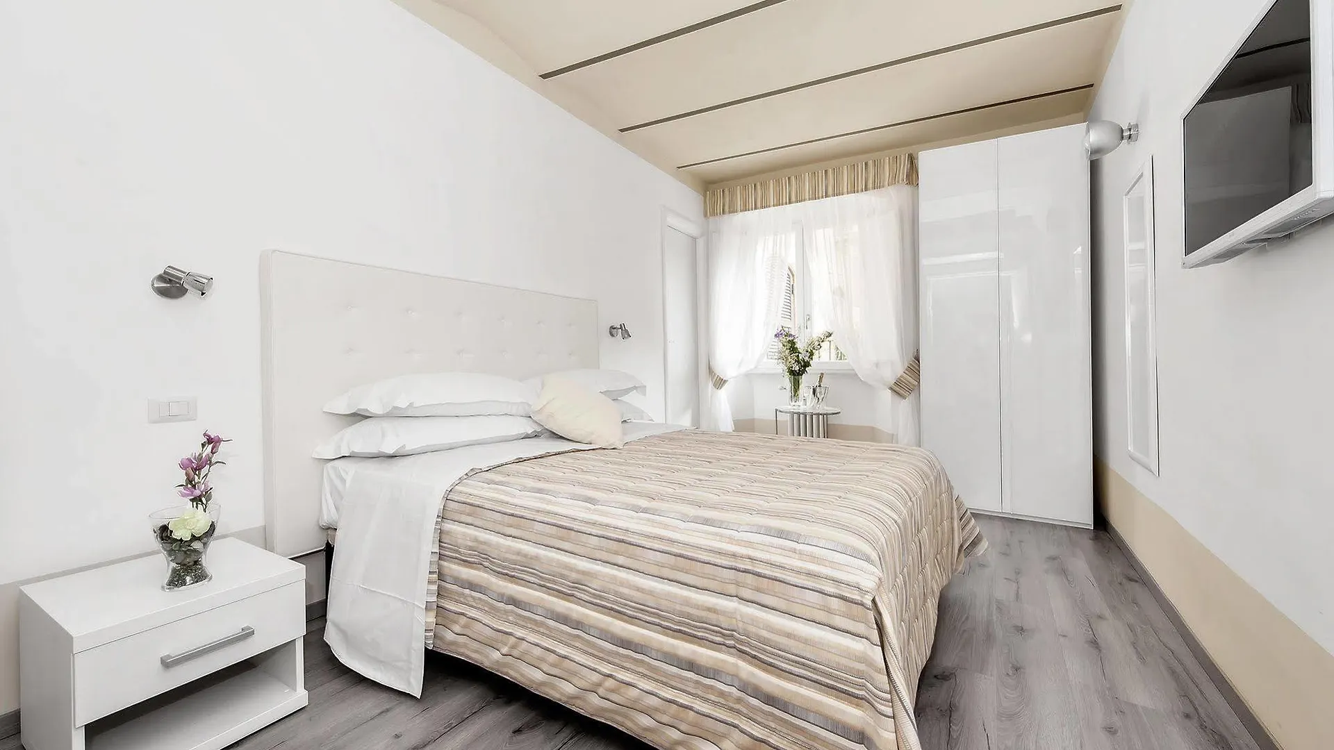 White Rooms Colosseo Rome